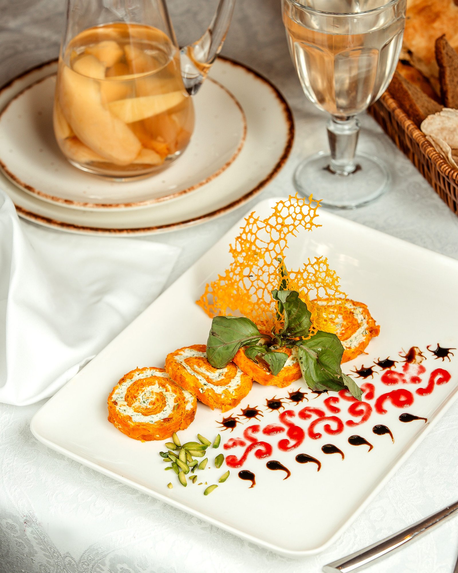 Accueil 3 orange rolls slices table scaled